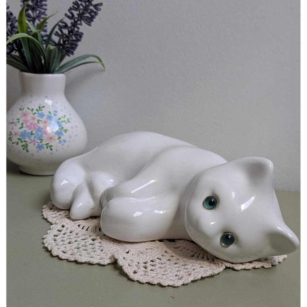 Vintage ELPA Alcobaca Lying White Ceramic Cat Blue Eyes Portugal